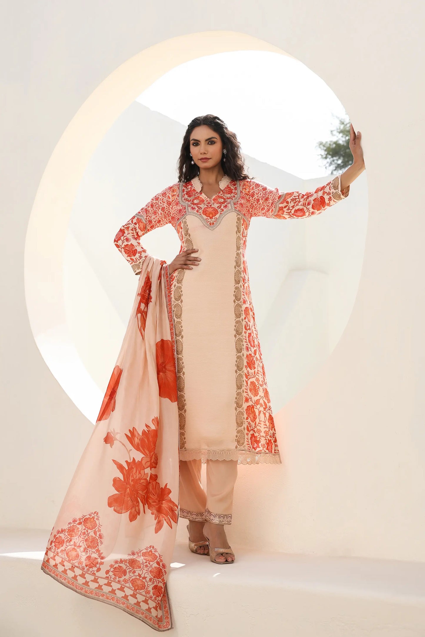 Floral Print Straight Kurti with Pant and Printed Dupatta