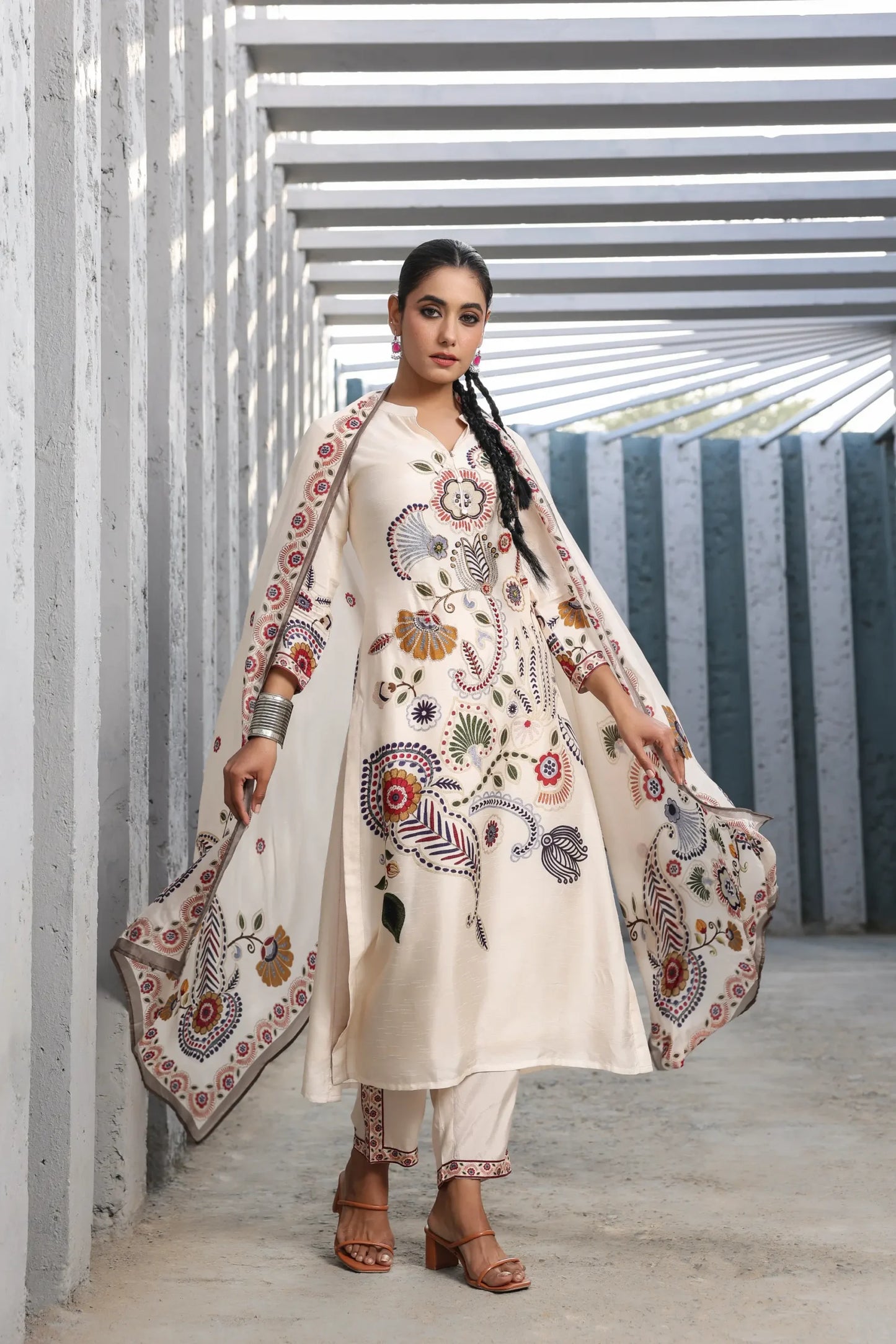 Applique Print Straight Kurti with Pant and Printed Dupatta