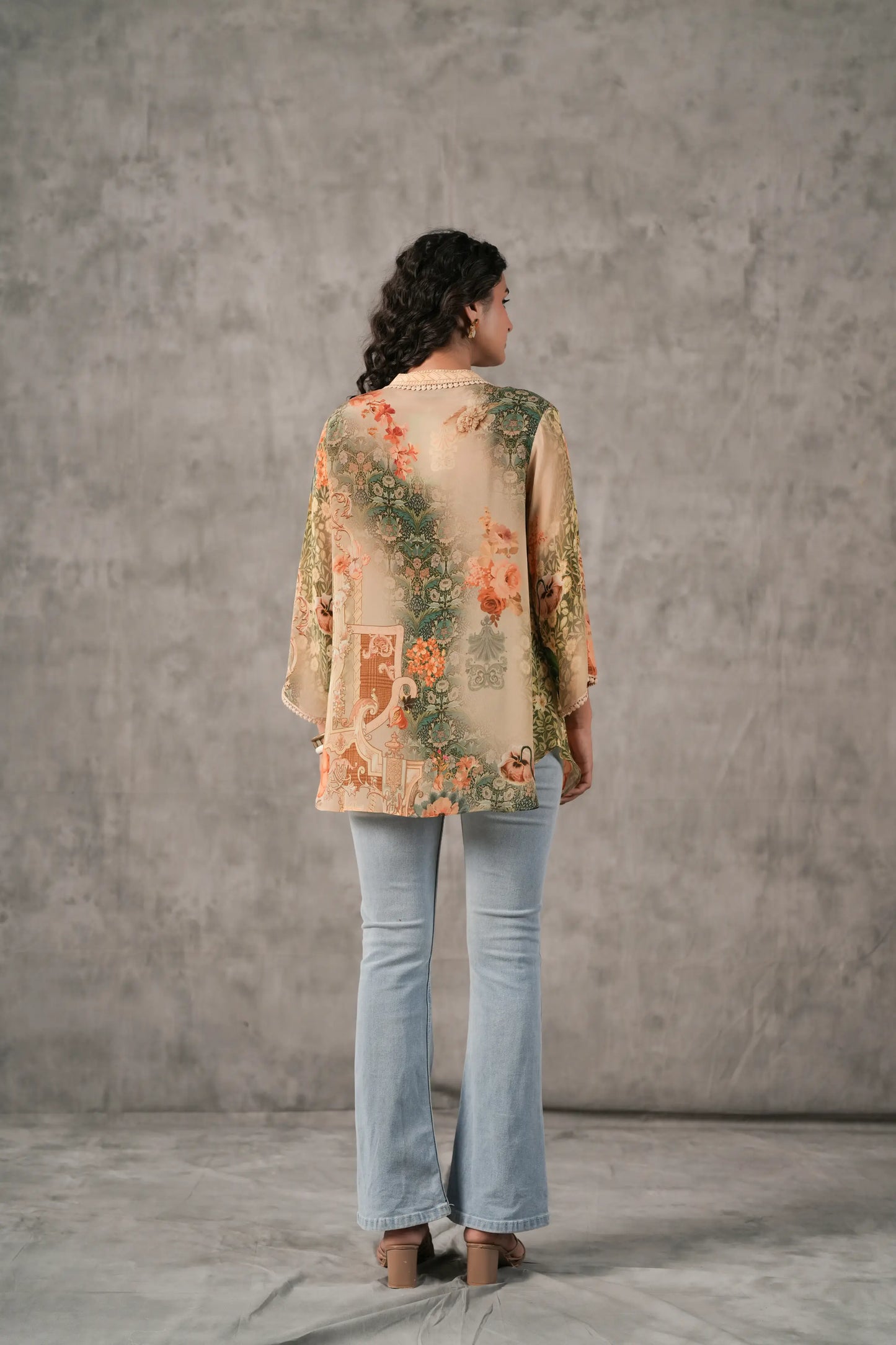 Printed Short Top with lace