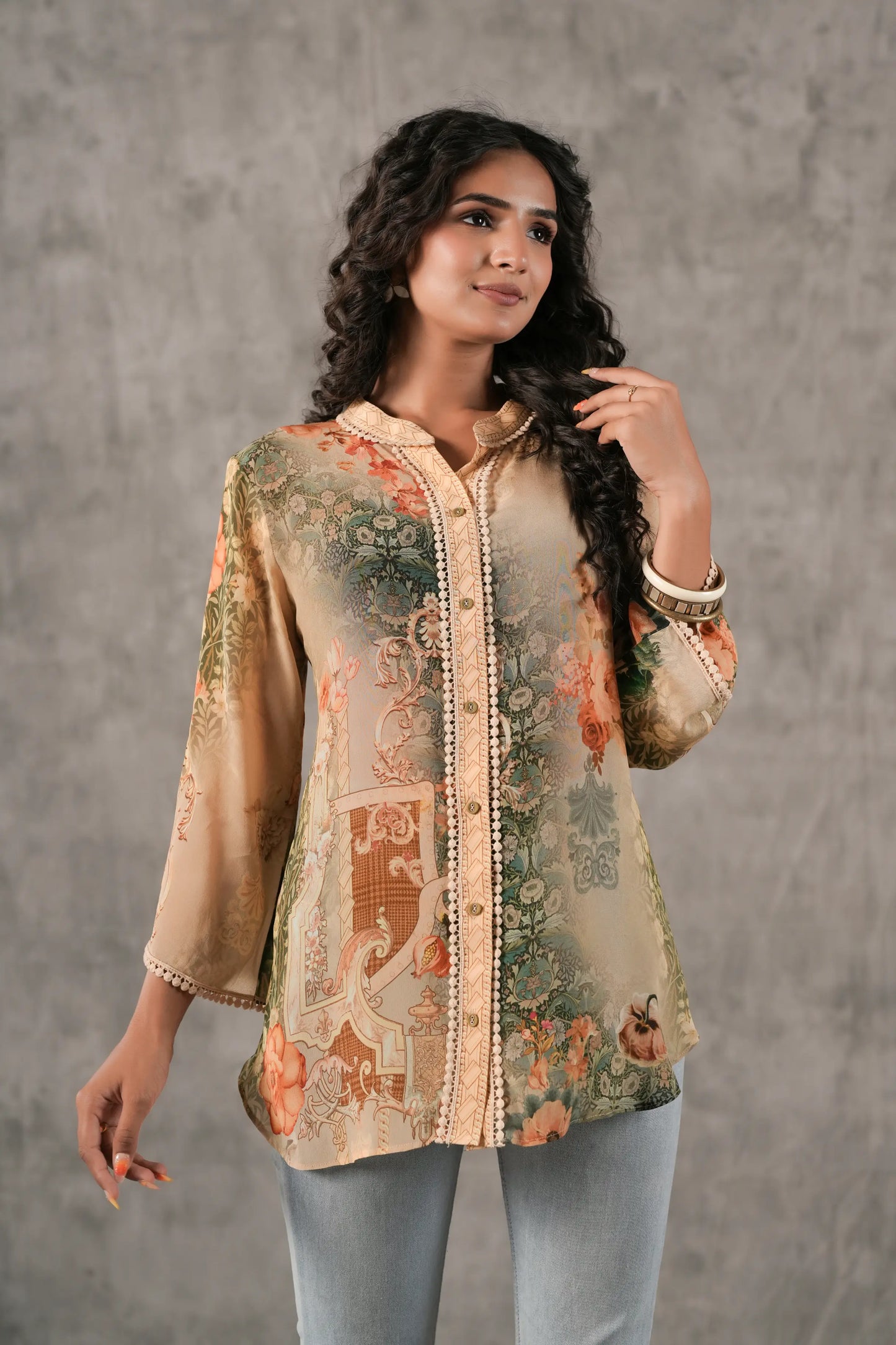 Printed Short Top with lace