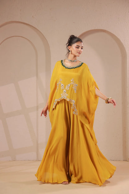 Hand emboidered cape with skirt-palazzo