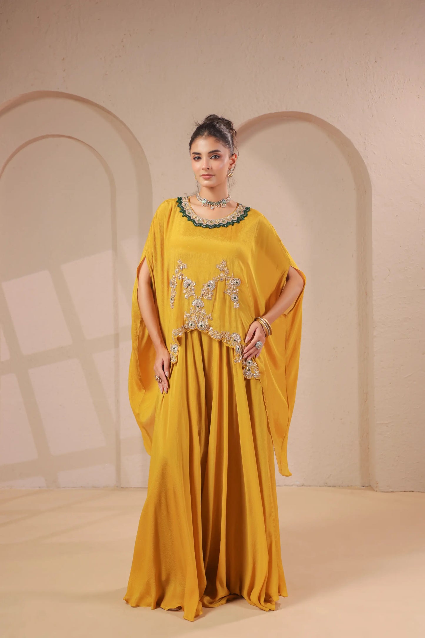 Hand emboidered cape with skirt-palazzo