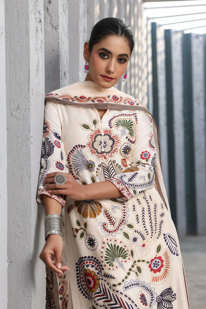 Applique Print Straight Kurti with Pant and Printed Dupatta