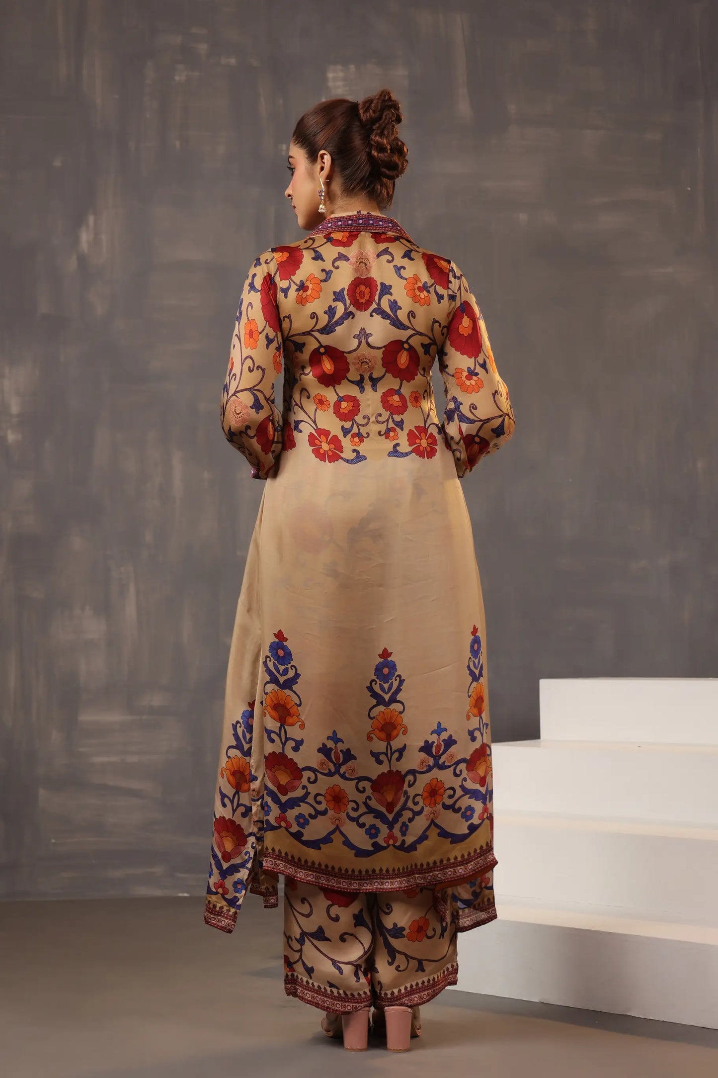 Aysymettrical Traditional Kurta Pant with Yok Embelliseh