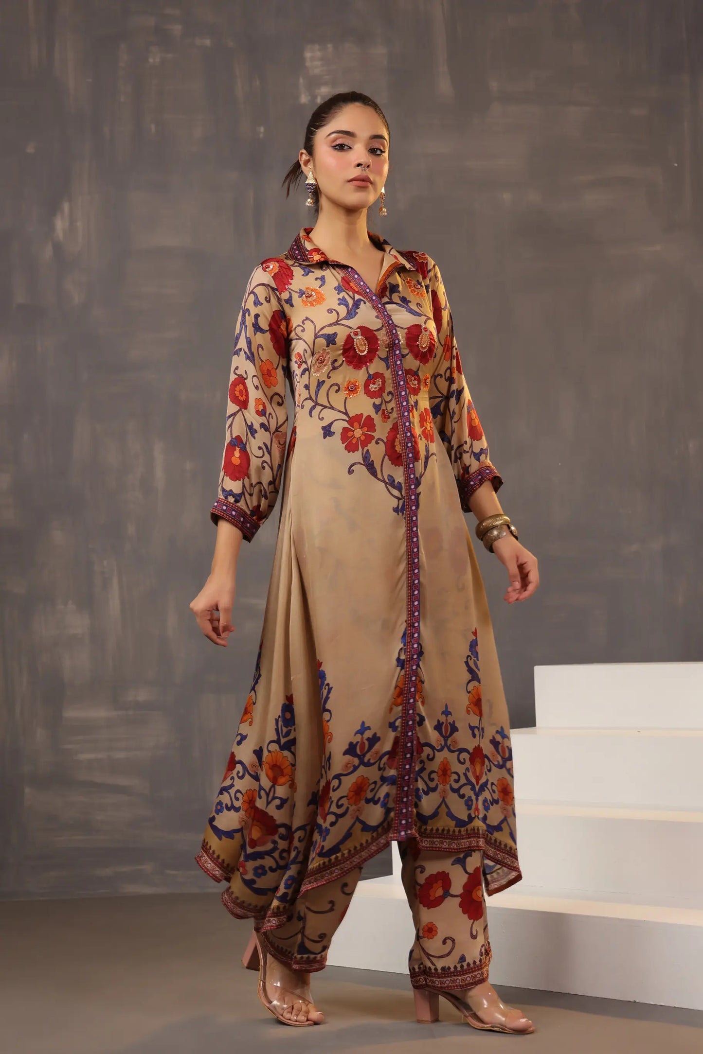 Aysymettrical Traditional Kurta Pant with Yok Embelliseh